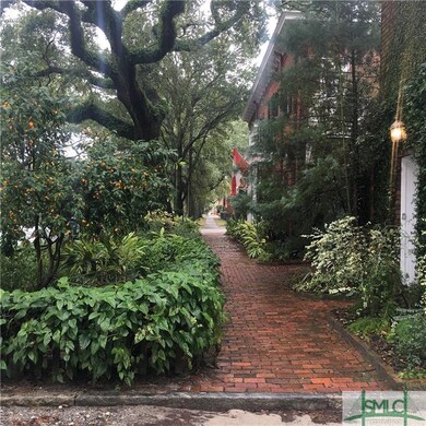 554 E Taylor St unit Carriage House, Savannah, GA 31401 - photo 3