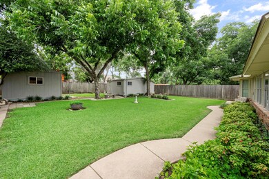 720 Oakwood Ave, Hurst, TX 76053 - photo 6
