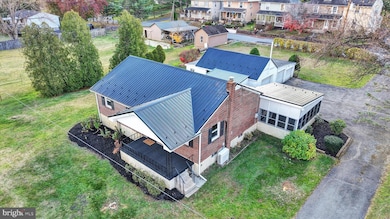 986 Fritztown Rd, Reading, PA 19608 - photo 3