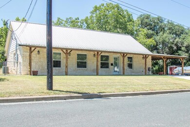 318 W Live Oak St, Fredericksburg, TX 78624 - photo 3