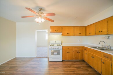 7932 W Mitchell Dr, Phoenix, AZ 85033 - photo 3