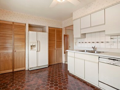 3411 Golfview Dr, Hazel Crest, IL 60429 - photo 7