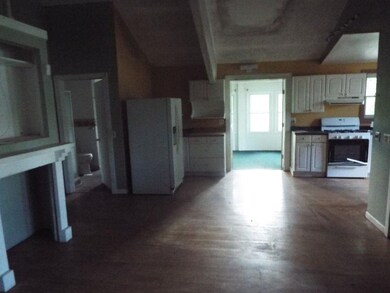 387 W Main St, Newport, VT 05855 - photo 2