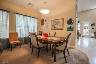 Formal entry to living room and dining room - 10'