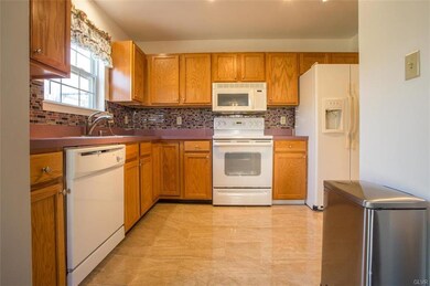 949 Ramblewood Ln, Freemansburg, PA 18017 - photo 7