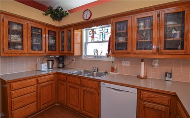 kitchen w custom cabinets