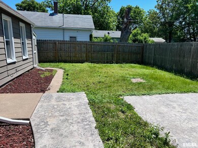 1329 1/2 Washington St, Davenport, IA 52804 - photo 7