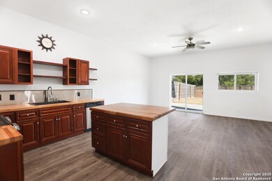 8611 Key Windy Way unit 2, Converse, TX 78109 - photo 6