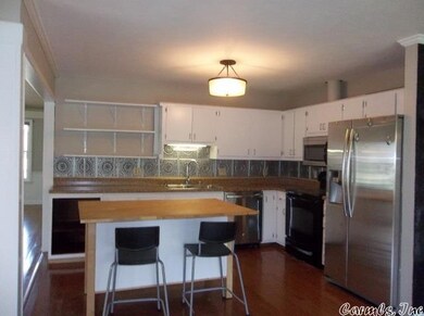 Kitchen has Stainless Steel appliances!