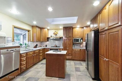 122 E Tyler St, Oswego, IL 60543 - photo 6