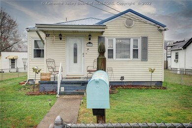 203 Marshall Ave, Dunbar, WV 25064 - photo 2