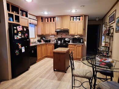 18 Edgewood Dr, Allenstown, NH 03275 - photo 4