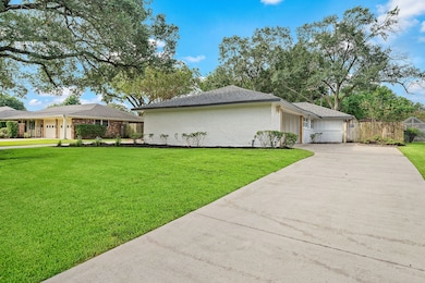 5123 Willowbend Blvd, Houston, TX 77035 - photo 3