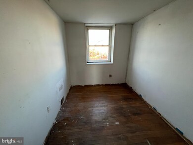 301 Wisewell Ct, Halethorpe, MD 21227 - photo 6