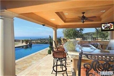 Resort style cabana bar with outdoor kitchen