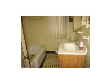 19018 Maple Heights Blvd, Maple Heights, OH 44137 - photo 5