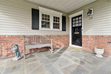 23 Saint Pauls Place, Garden City, NY 11530 - photo 2