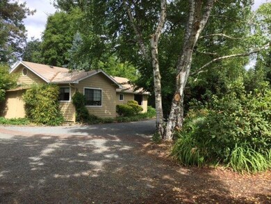 1657 Hubbard Ln, Grants Pass, OR 97527 - photo 2