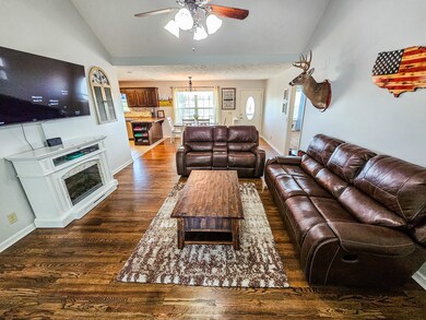 305 Graydon St, Shelbyville, TN 37160 - photo 7