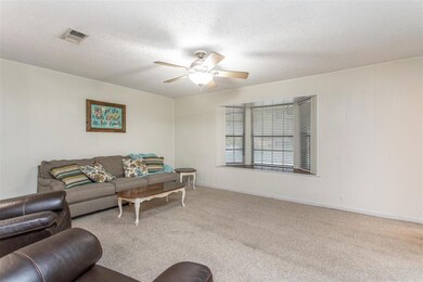 407 Melody Ln, Gainesville, TX 76240 - photo 6