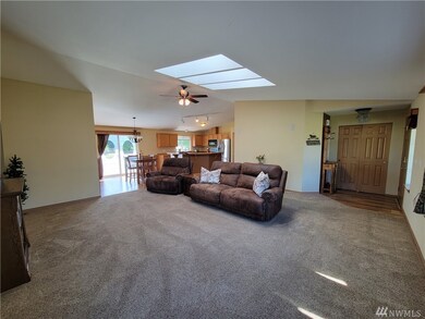 17615 Meadowlark Ln SE, Yelm, WA 98597 - photo 3