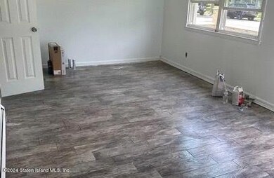 301 Regis Dr unit 2, Staten Island, NY 10314 - photo 3