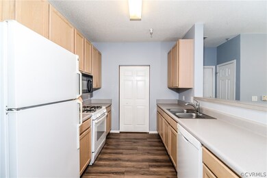 Lots of space for you cooks!  Complete with a gas