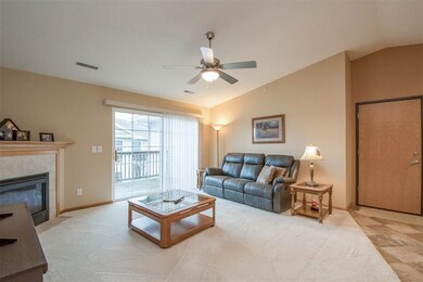 3131 Samuel Ct SW unit 11, Cedar Rapids, IA 52404 - photo 7