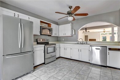 Beautiful Eat-in Kitchen!