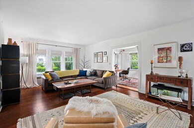 400 Manor Ridge Rd, Pelham, NY 10803 - photo 7