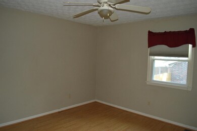 409 Haddix St, Harrodsburg, KY 40330 - photo 7