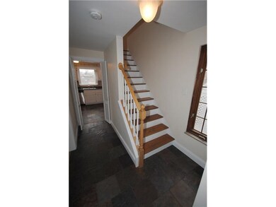 Entry/Foyer.
