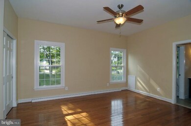 3320 Wilkins Dr, Falls Church, VA 22041 - photo 4