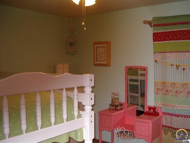 3320 SW 46th St, Topeka, KS 66610 - photo 5