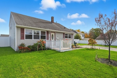 70 Pawtucket Dr, Lowell, MA 01854 - photo 2