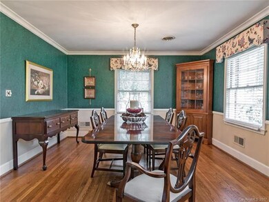 Large dining room perfect for holiday gatherings.