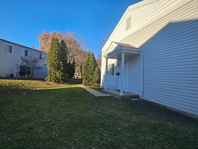 811 Cambridge Place unit 118, Wheeling, IL 60090 - photo 3