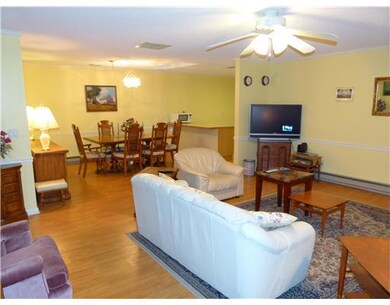 381 Chatham Cir unit 381, Warwick, RI 02886 - photo 4