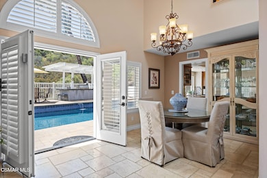 17-web-or-mls-UpmarketMedia_24744L-48