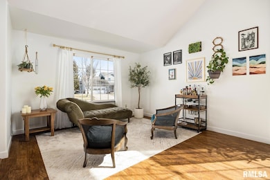 5301 N Castleberry Dr, Peoria, IL 61615 - photo 5