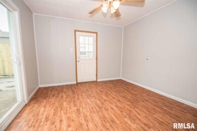 2806 W 70th St, Davenport, IA 52806 - photo 6
