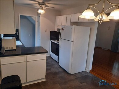 Kitchen W/ all appliances