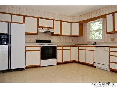 Lots of Space in the Kitchen