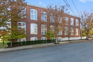 53 Warren St unit 109, Newburyport, MA 01950 - photo 3