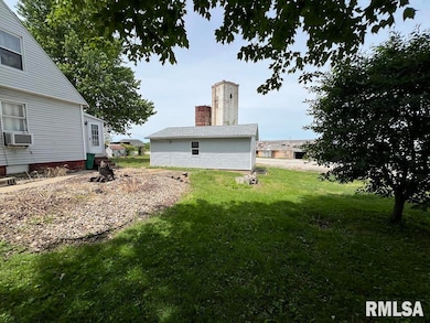 102 & 104 W 1st St, Table Grove, IL 61482 - photo 4