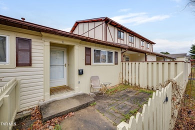 73 Tulip Grove Cir unit 6, Bristol, TN 37620 - photo 2