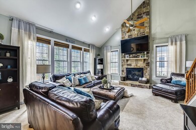 3375 Dondis Creek Dr, Triangle, VA 22172 - photo 4