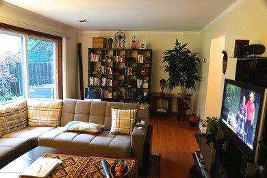 120 Pond Way unit 120, Staten Island, NY 10303 - photo 4