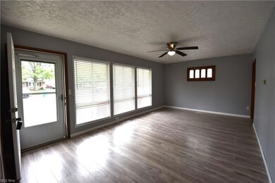 4214 Meadow Ln, Lorain, OH 44055 - photo 4