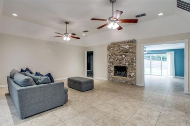 621 Avinell Dr, Bedford, TX 76022 - photo 5